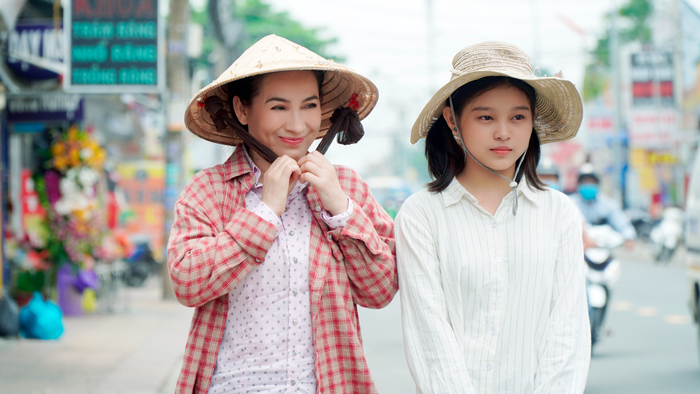 Phi Nhung lấy nước mắt khán giả khi hát về tình mẫu tử nhân mùa Vu Lan báo hiếu Ảnh 8