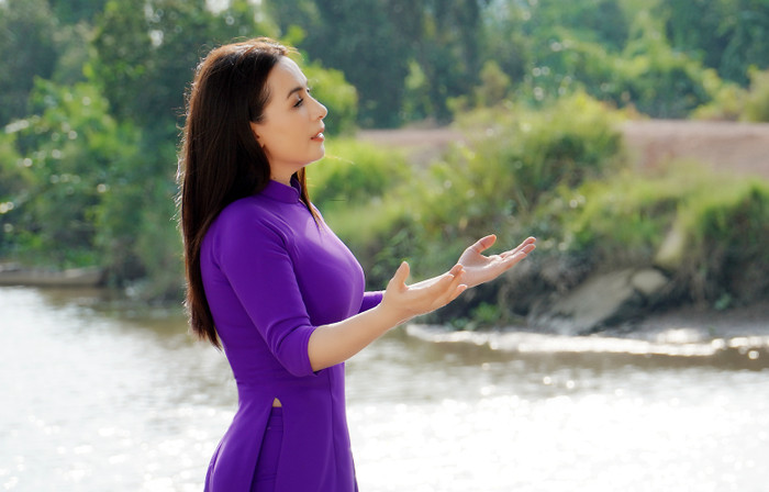 Phi Nhung lấy nước mắt khán giả khi hát về tình mẫu tử nhân mùa Vu Lan báo hiếu Ảnh 7