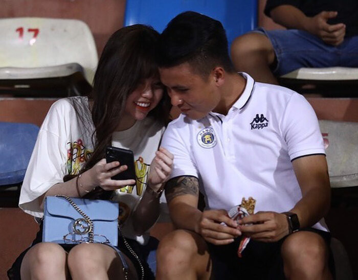 Quang Hải đăng lại bức ảnh tình tứ lên trang cá nhân khẳng định đã làm lành với Huỳnh Anh