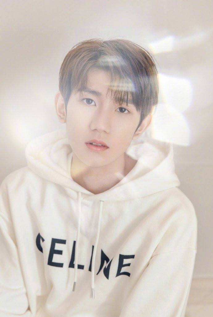 20 sao Cbiz được yêu thích tháng 8: Chanyeol (EXO) vượt Vương Nhất Bác, đứng sau Tiêu Chiến - Vương Tuấn Khải Ảnh 9