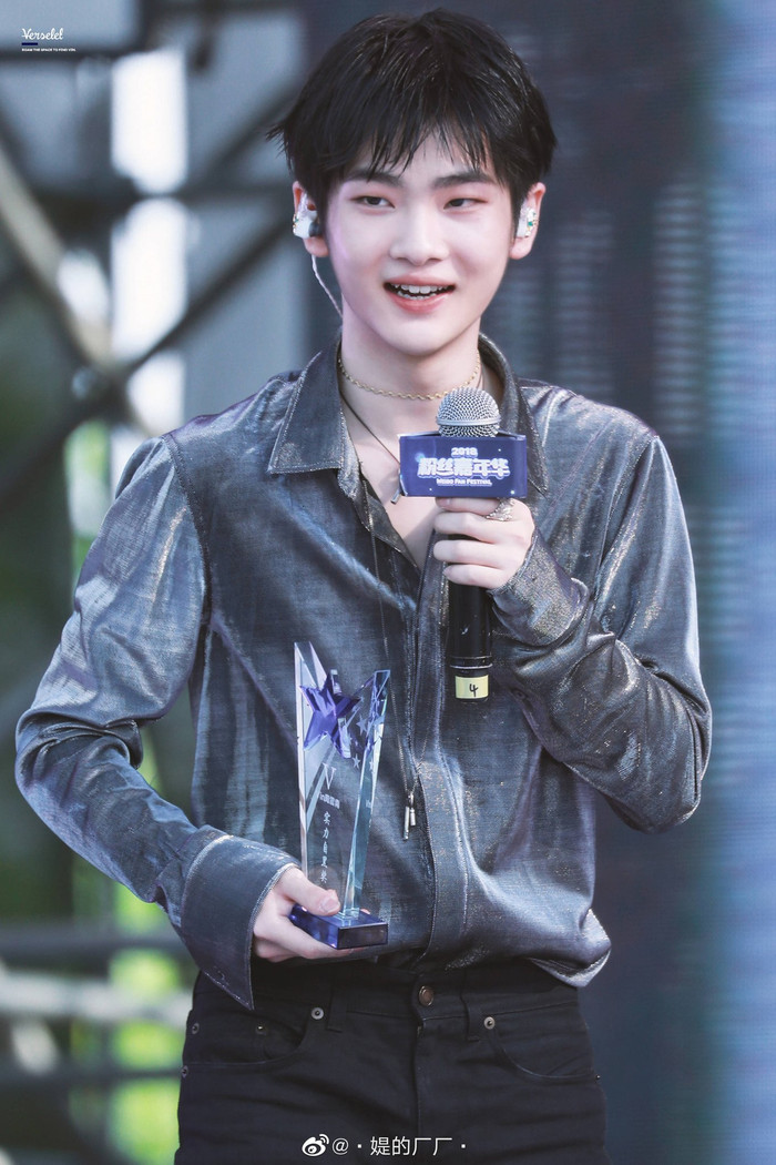 20 sao Cbiz được yêu thích tháng 8: Chanyeol (EXO) vượt Vương Nhất Bác, đứng sau Tiêu Chiến - Vương Tuấn Khải Ảnh 6