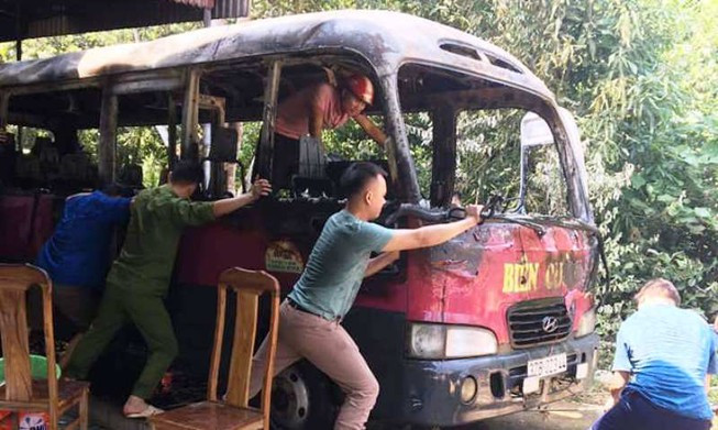 Chiếc xe ô tô bị thiêu rụi. Ảnh: Pháp Luật TP.HCM