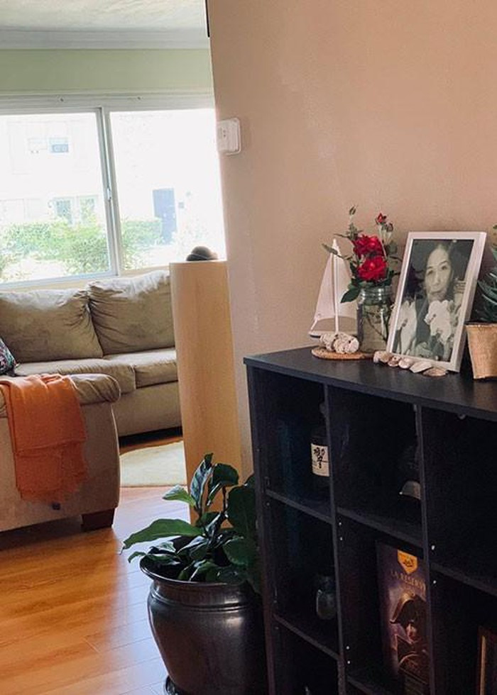 Trước đó do ở Mỹ và dịch COVID-19, nên Kim Hiền đã không thể về Việt Nam trong lúc mẹ qua đời