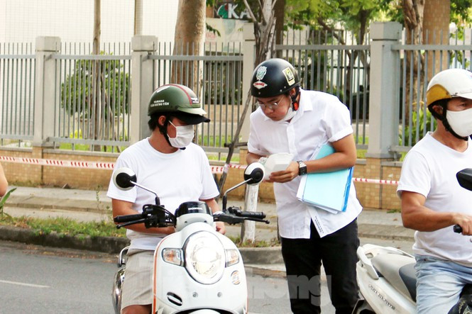 Sáng nay (3/9), các thí sinh chính thức bước vào kỳ thi tốt nghiệp THPT Quốc gia 2020 đợt 2 Ảnh 7