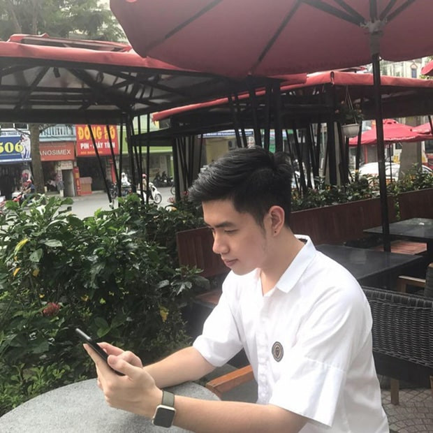 Nam sinh xuất hiện trên bìa sách giáo khoa Giáo dục công dân lớp 8 giờ ra sao? Ảnh 5