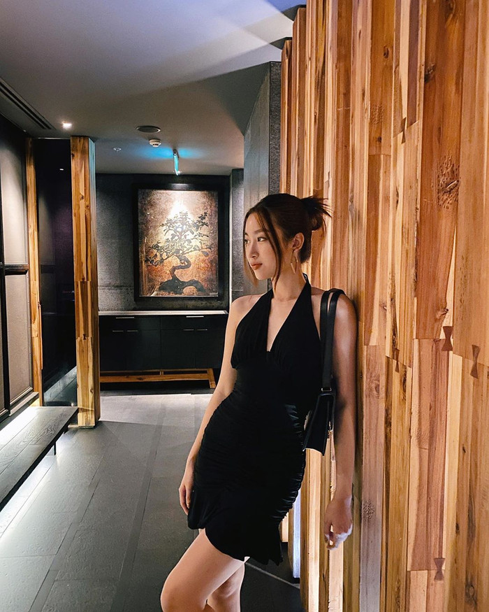 Đỗ Mỹ Linh diện váy dạ tiệc đẹp quyến rũ.