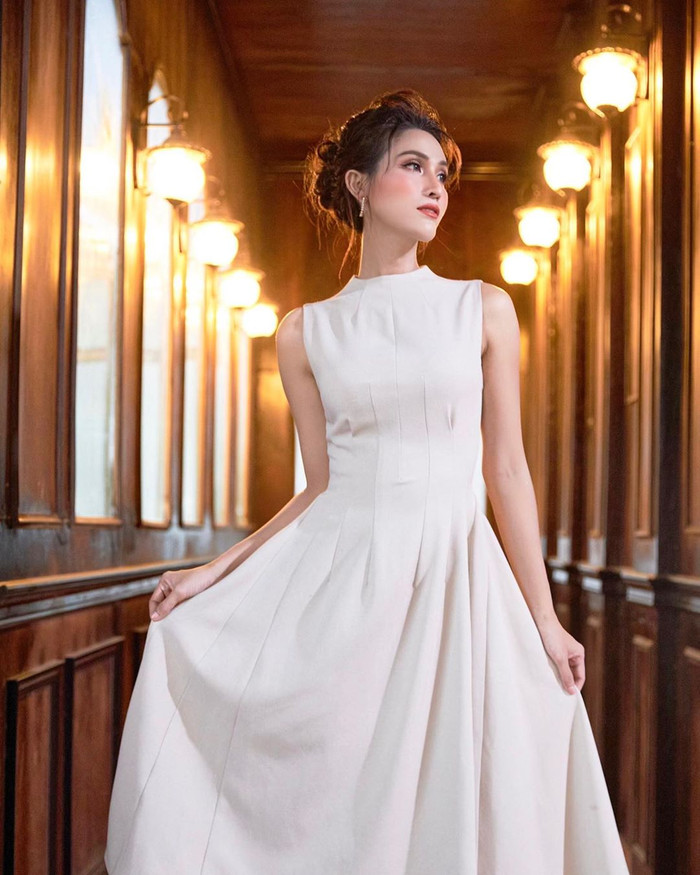 Người đẹp Hoài Sa khoe nhan sắc tươi tắn.