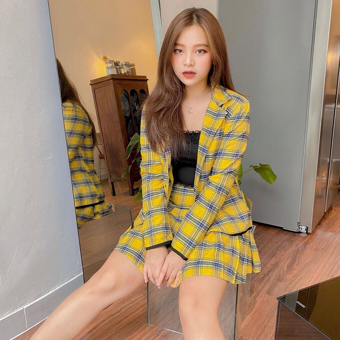 Tuy thế, sắc vàng vẫn là một điểm đặc trưng cho hình ảnh này. 