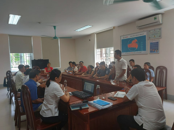 Nhiều người lên phản ánh tình trạng tăng điện tháng 8