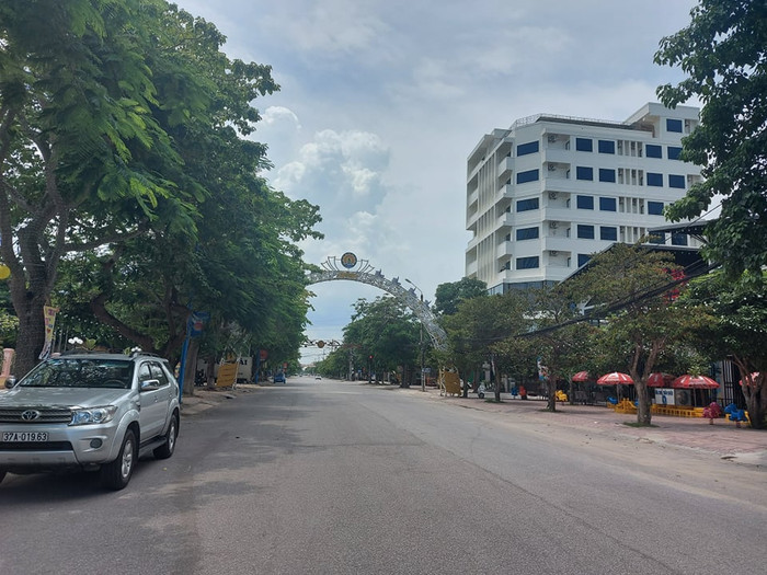 Thời điểm này không có du khách xuống nghỉ mát