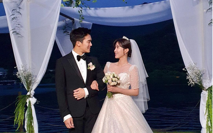 Lộ ảnh hôn lễ đẹp như cổ tích của Im Soo Hyang và Ha Seok Jin Ảnh 2