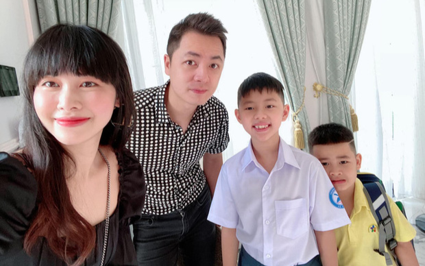 Dàn sao Vbiz đưa con đi học: Bước vào lớp 1 quý tử nhà Tuấn Hưng được khen dạn dĩ, con trai Đăng Khôi mếu máo vì nhớ mẹ Ảnh 2