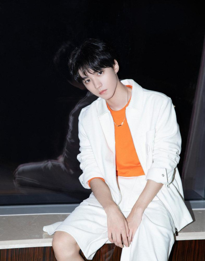 Liệu Vương Tuấn Khải có còn là nam thần khi rời xa photoshop, app chỉnh sắc đẹp? Ảnh 3