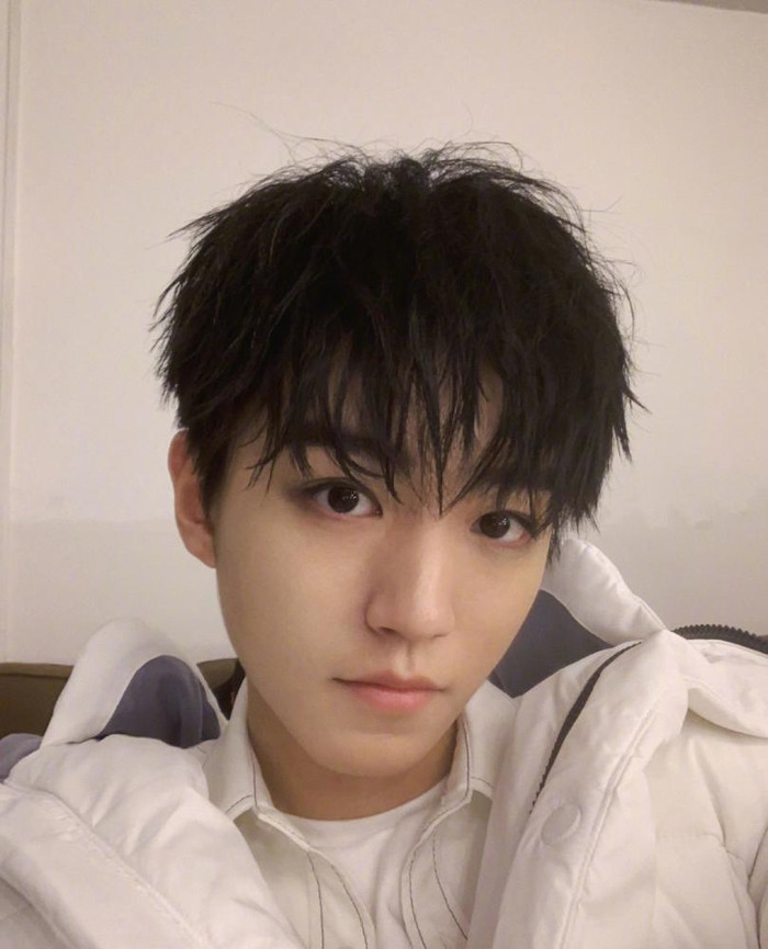 Liệu Vương Tuấn Khải có còn là nam thần khi rời xa photoshop, app chỉnh sắc đẹp? Ảnh 4