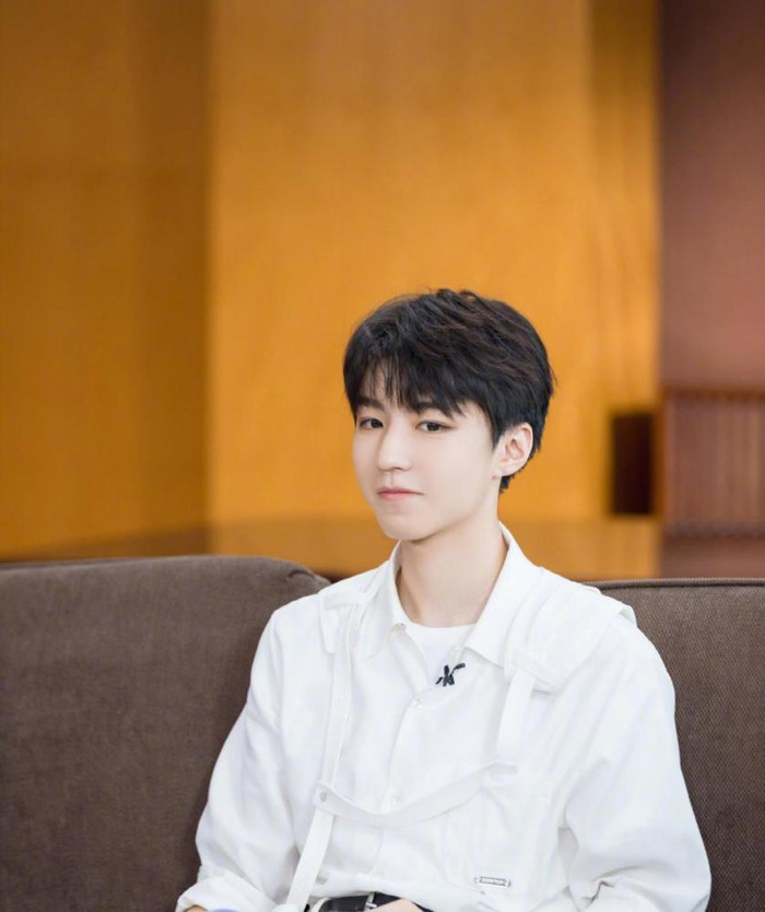 Liệu Vương Tuấn Khải có còn là nam thần khi rời xa photoshop, app chỉnh sắc đẹp? Ảnh 5