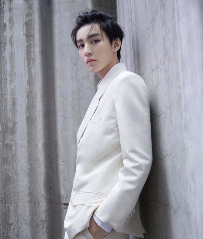 Liệu Vương Tuấn Khải có còn là nam thần khi rời xa photoshop, app chỉnh sắc đẹp? Ảnh 8