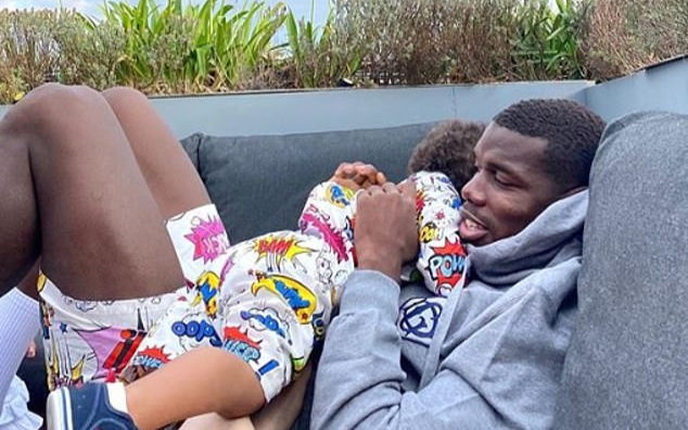 Paul Pogba khoe ảnh ôm ấp con trai trong lúc đang cách ly vì dương tính với Covid-19 Ảnh 2