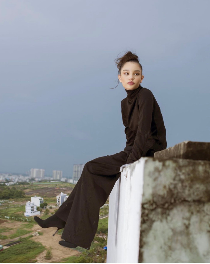 'Bóng hồng lai' 12 tuổi ngày càng xinh đep, được sao