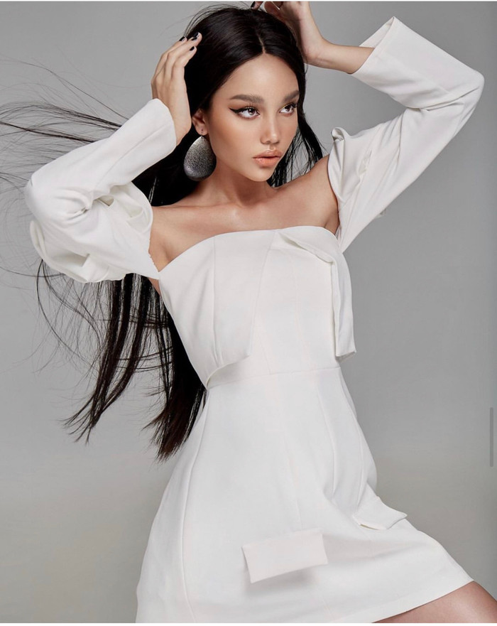 'Bóng hồng lai' 12 tuổi ngày càng xinh đep, được sao