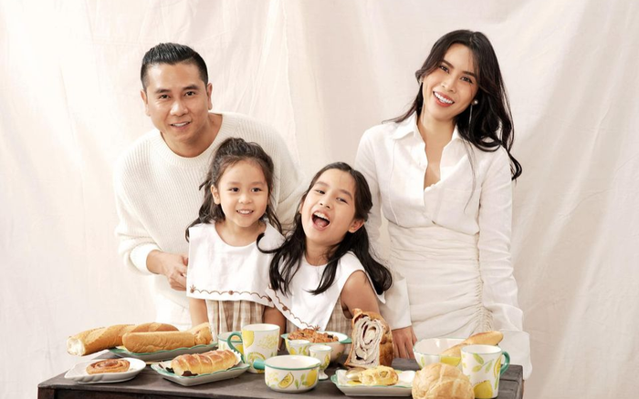 Ảnh gia đình Hồ Hoài Anh - Lưu Hương Giang và câu hỏi 'bố mẹ lấy nhau năm bao nhiêu tuổi' Ảnh 2