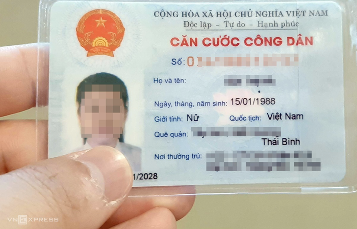 Bộ Công an ước tính giá thành thẻ chíp đắt hơn thẻ vạch từ 10.000 đến 20.000 đồng. (Ảnh: Phương Sơn / VnExpress)