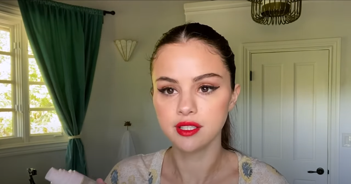 Nhiều fan cho rằng cô nàng sở hữu mặt mộc hoàn hảo, không khác nhiều so với lúc trang điểm.