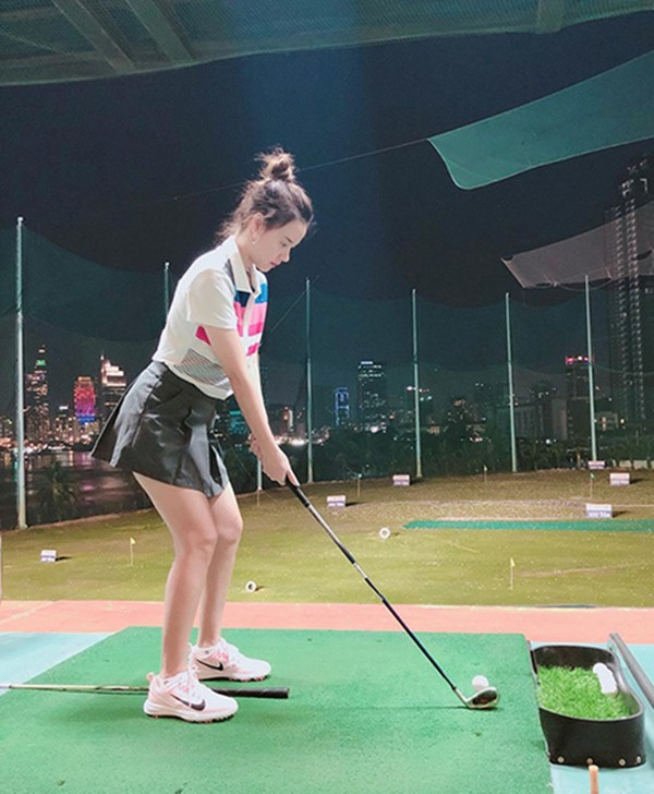 Style chơi golf của dàn mỹ nhân Việt: Hương Giang khoe đôi chân cực phẩm, Huyền My lại kín bưng Ảnh 13