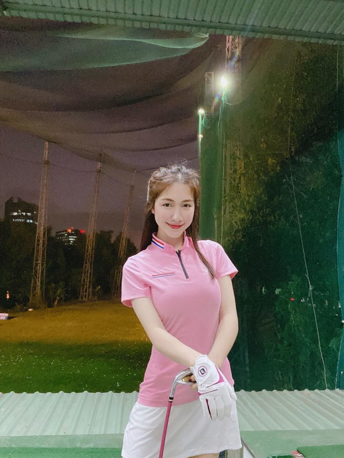 Style chơi golf của dàn mỹ nhân Việt: Hương Giang khoe đôi chân cực phẩm, Huyền My lại kín bưng Ảnh 4