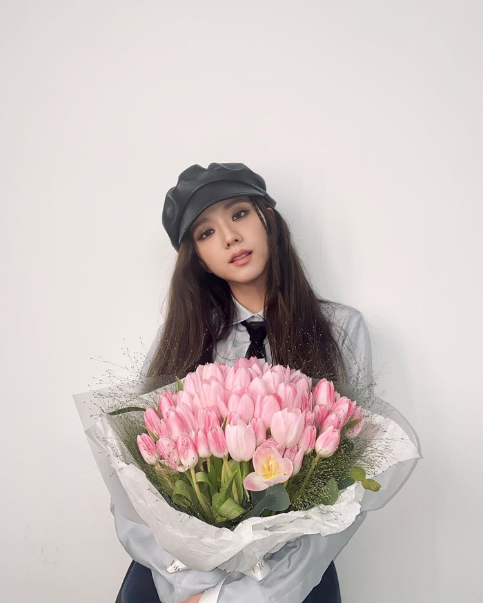 Jisoo gây ấn tượng với tạp chí British Vogue khi cô đội kiểu mũ baker này 