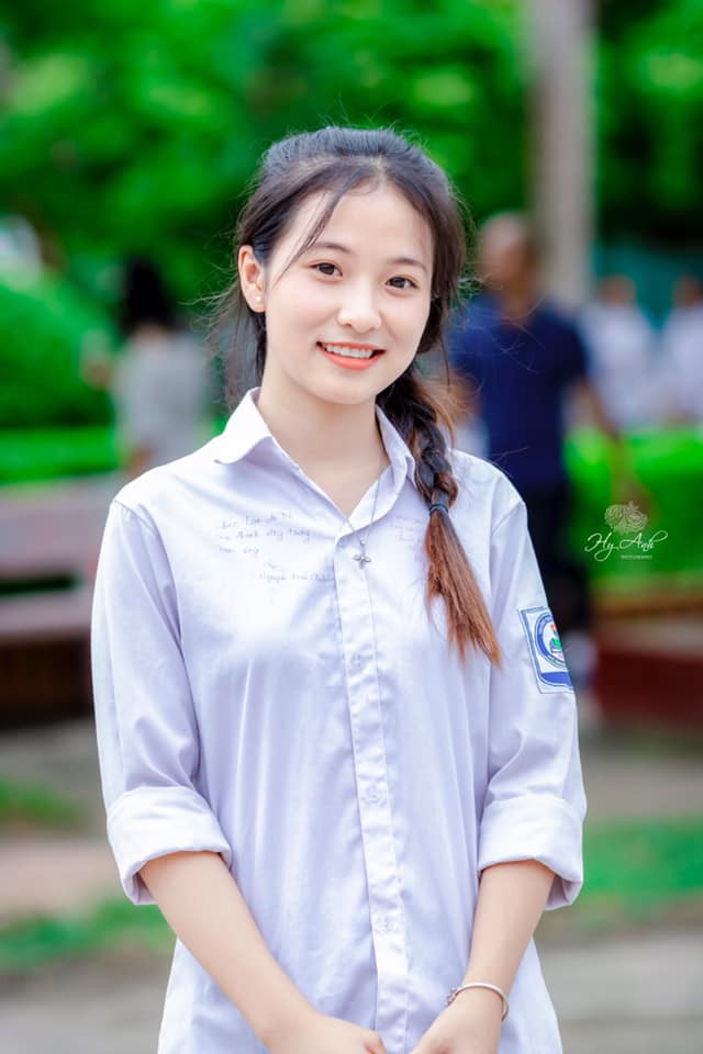 Nữ sinh Thái Nguyên rạng rỡ trong màu áo trắng học trò