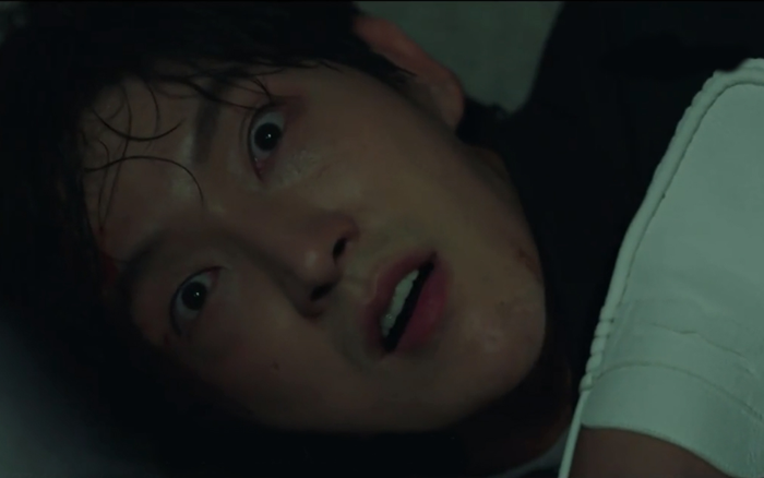 Tập 21 'Hoa của quỷ': Lee Joon Ki gánh hậu quả khi bị bọn buôn người phát hiện việc anh hợp tác với cảnh sát Ảnh 2