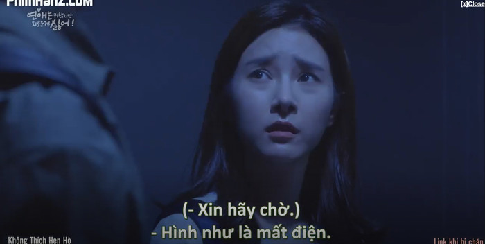 Thang máy bỗng mất điện khiến Na Eun sợ hãi
