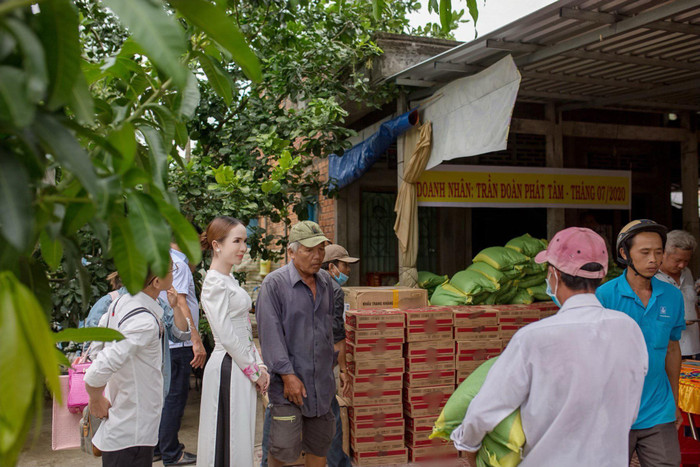 Người đẹp chuyển giới Trần Đoàn thực hiện chuyến đi thiện nguyện trong dịp lễ vu lan, mong muốn giúp người nghèo vượt qua dịch bệnh Ảnh 3