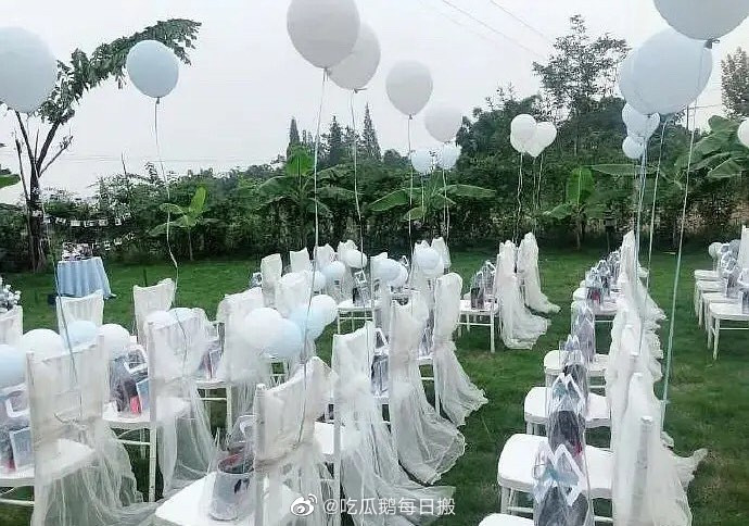 Nghi thức và khung cảnh không khác gì một lễ cưỡi thật sự.