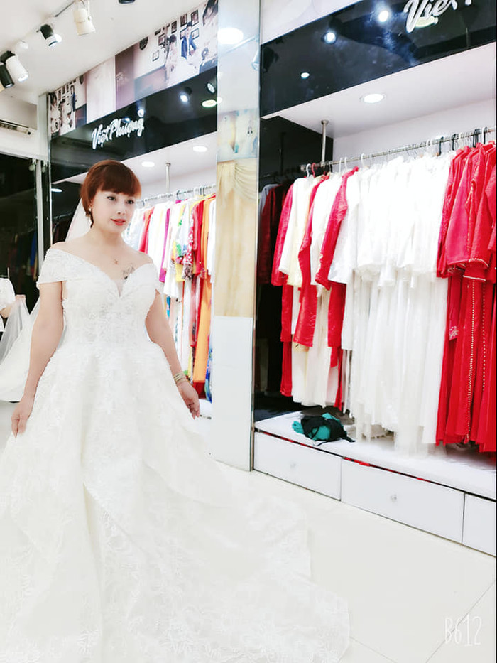 Cặp đôi lệch 36 tuổi gây chú ý với loạt ảnh đi thử đồ cưới