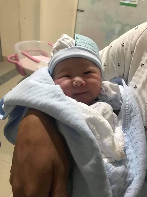 Hình ảnh bé Dâu Tây lúc mới chào đời