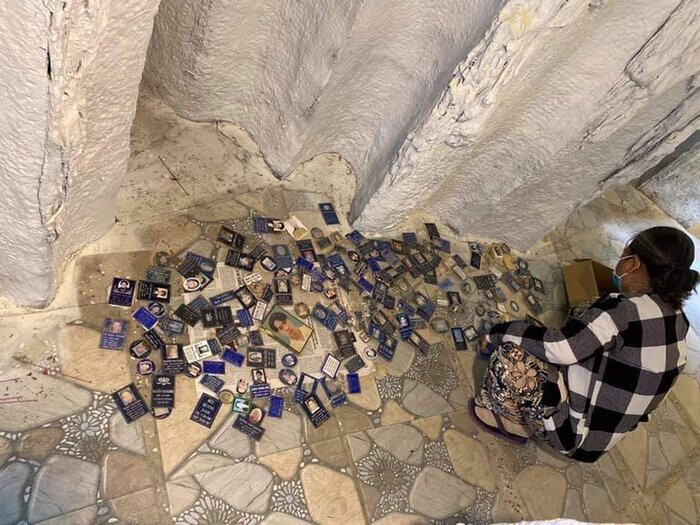 Các hũ tro cốt gửi tại chùa Kỳ Quang 2 bị mất di ảnh, chất đống trong kho.