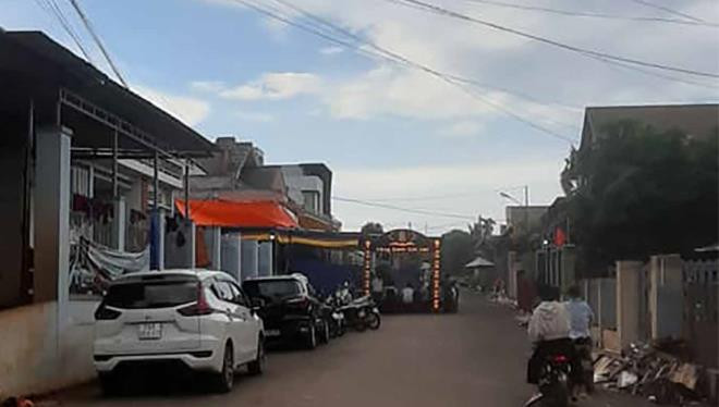 Gia đình tổ chức tang lễ cho em học sinh này. Ảnh: VTC News