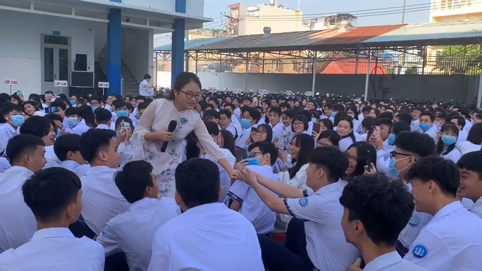 Các bạn học sinh cũng dành tình cảm đặc biệt cho 'chị Bảy'.