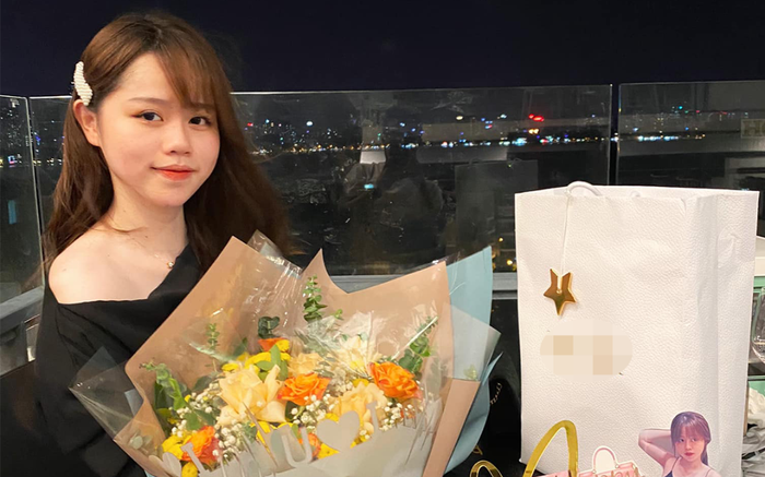 Huỳnh Anh đăng ảnh sinh nhật nhưng trong kính lại phản chiếu hình bóng ai 'quen quen'? Ảnh 2