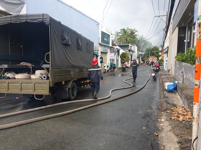 Đến gần 17h cùng ngày, đám cháy được dập tắt hoàn toàn. Ảnh: T.T/Thanh Niên