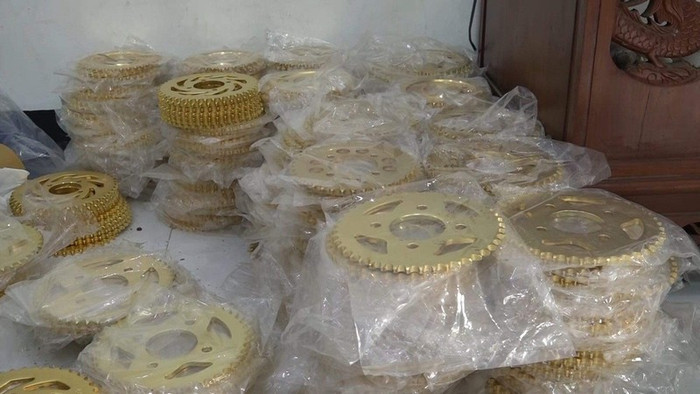 Triệt phá đường dây sản xuất, phân phối phụ tùng xe máy giả quy mô lớn tại TP.HCM Ảnh 2