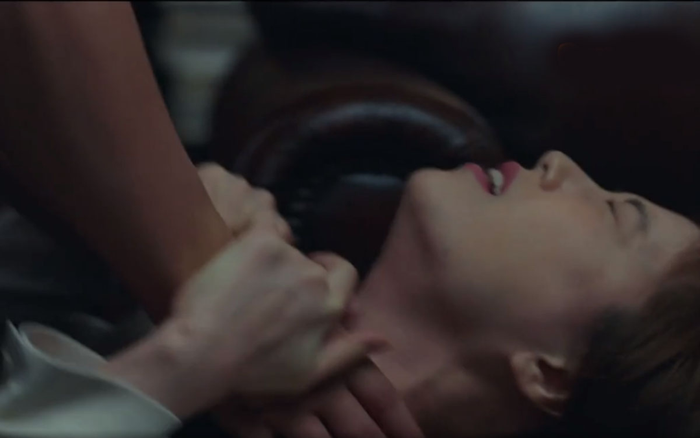 Tập 22 'Hoa của quỷ': Lee Joon Ki lâm nguy, Moon Chae Won cũng bị kẻ buôn người đánh đập Ảnh 2