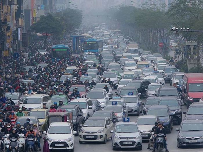 &nbsp;Người dân Hà Nội muốn được hỗ trợ đổi xe máy cũ lấy xe mới phải có đủ ít nhất hai điều kiện: Xe đăng ký trước năm 2002 và không đạt yêu cầu về tiêu chuẩn khí thải. (Ảnh minh hoạ: Pháp luật TP.HCM)