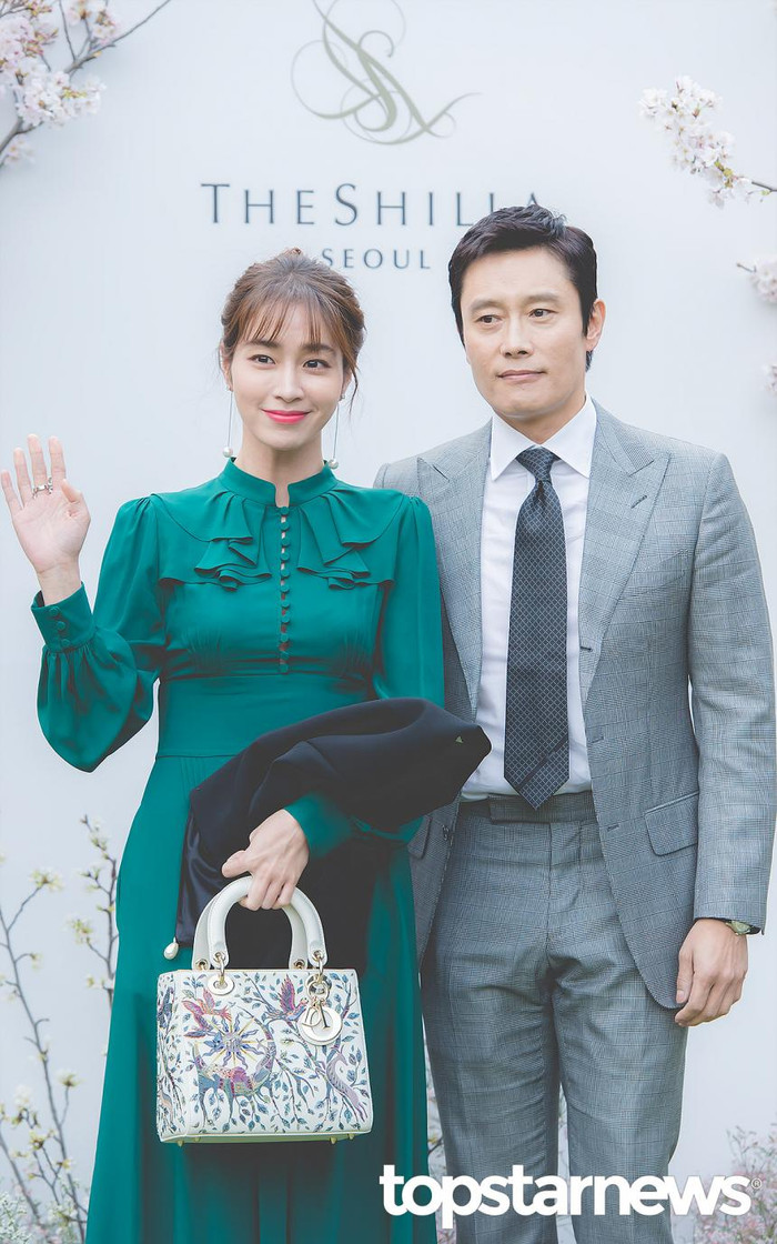 Lee Min Jung và Lee Byung Hun.