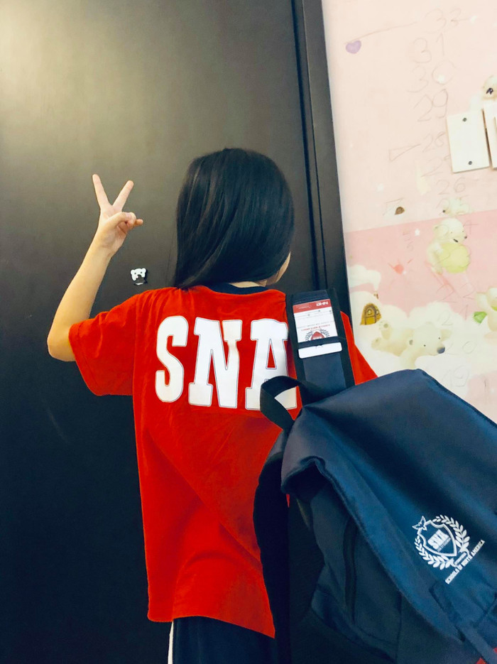 Tuy còn bé nhưng con gái Công Vinh - Thủy Tiên rất thông minh, lanh lợi và hiểu chuyện.