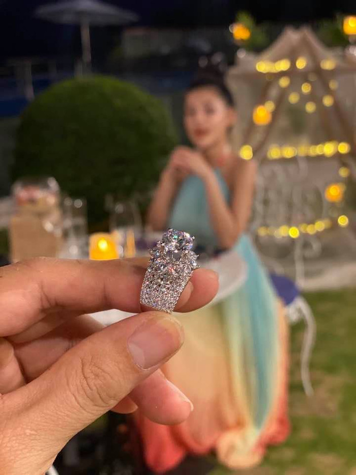 Cầu hôn bằng nhẫn kim cương 'siêu to khổng lồ' nhưng Lương Bằng Quang vẫn bị Ngân 98 từ chối