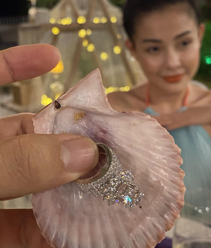 1 trong những lý do khiến Ngân 98 từ chối làm vợ Lương Bằng Quang là vì anh đã cầu hôn cô bằng chiếc nhẫn kim cương giả có giá...40 triệu đồng