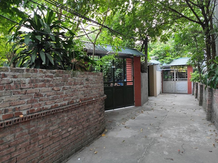 Gia đình của Kiên (bố bé gái bị bạo hành) nằm sâu trong ngõ khuất nên có rất ít người ra vào