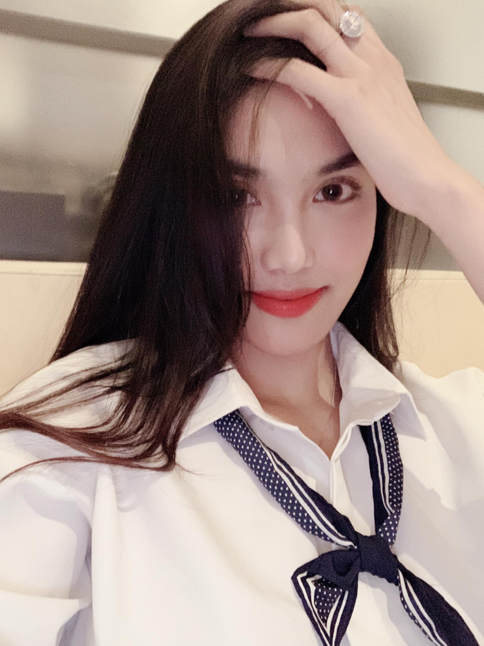 Bức ảnh selfile mới nhất của Lan Khuê khiến nhiều người khó tin cô là bà mẹ bỉm sữa vì quá trẻ trung xinh đẹp